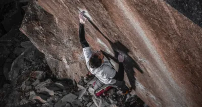 Nicolai Užnik ouvre "Full Gem" (V16 / 8C+) en Suisse