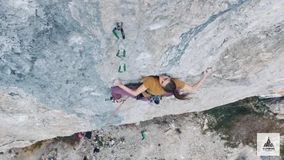 Iris Bielli réalise sa première 9a, 'Absinthium' dans les Dolomites