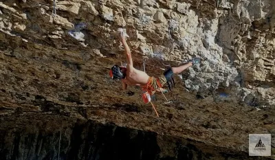 Leo Cea, 13 ans, enchaîne No Pain No Gain 9a+ à Rodellar — le plus jeune