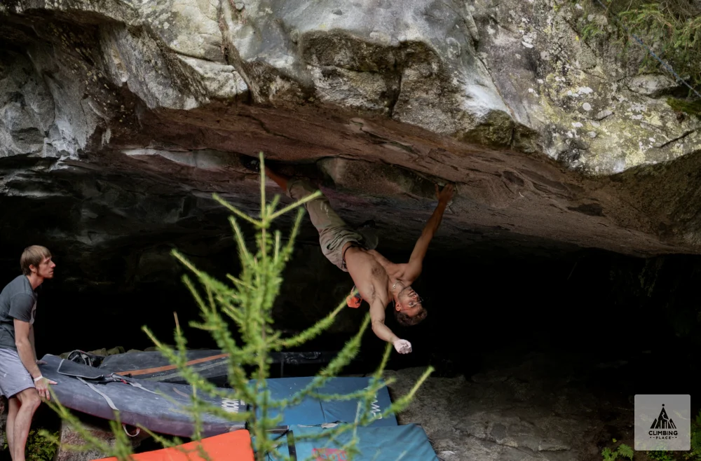 Yannick Flohé flashes Flow State (8C) in Val Daone
