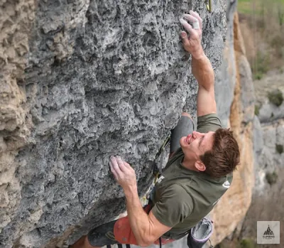 Seb Bouin opens Le Chant des Muses (9b) at Romeyer in the Drôme