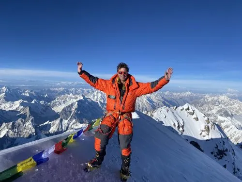Le guide de montagne britannique Kenton Cool a escaladé le mont Everest pour la 19e fois