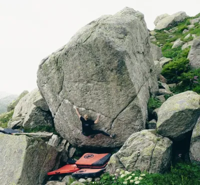 Lucia Dörffel a gravi Hazel Grace (8B+) au col du Saint-Gothard