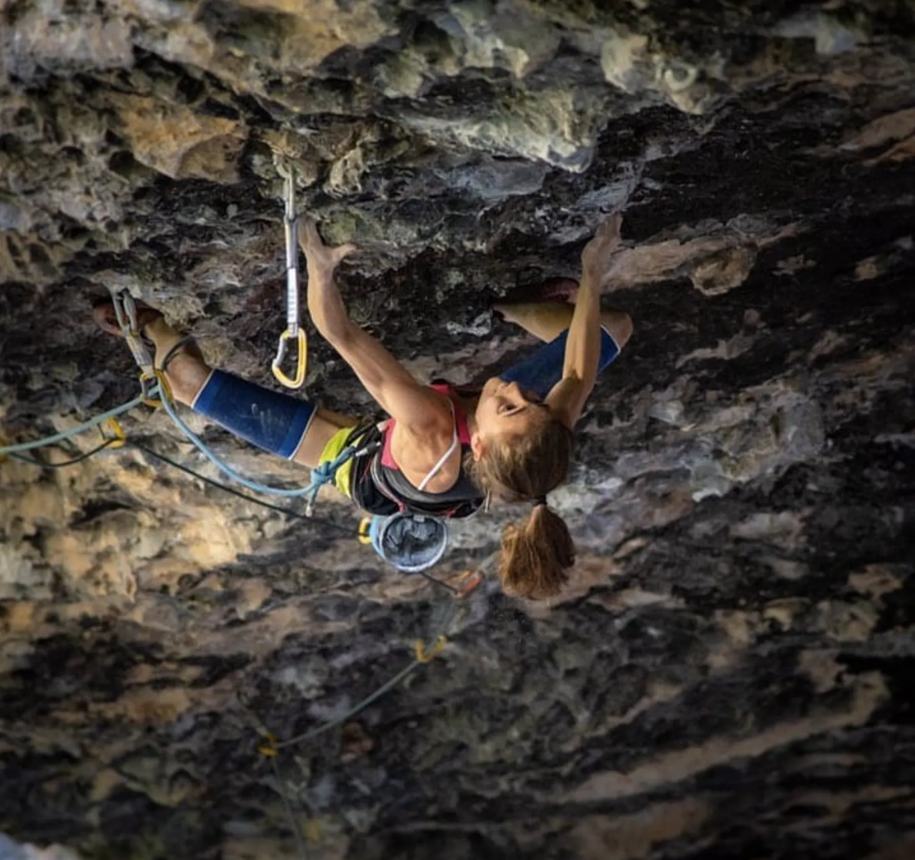 La grimpeuse italienne Laura Rogora a réalisé la toute première vue féminine d'une voie 8c+, « Ultimate Sacrifice » en France