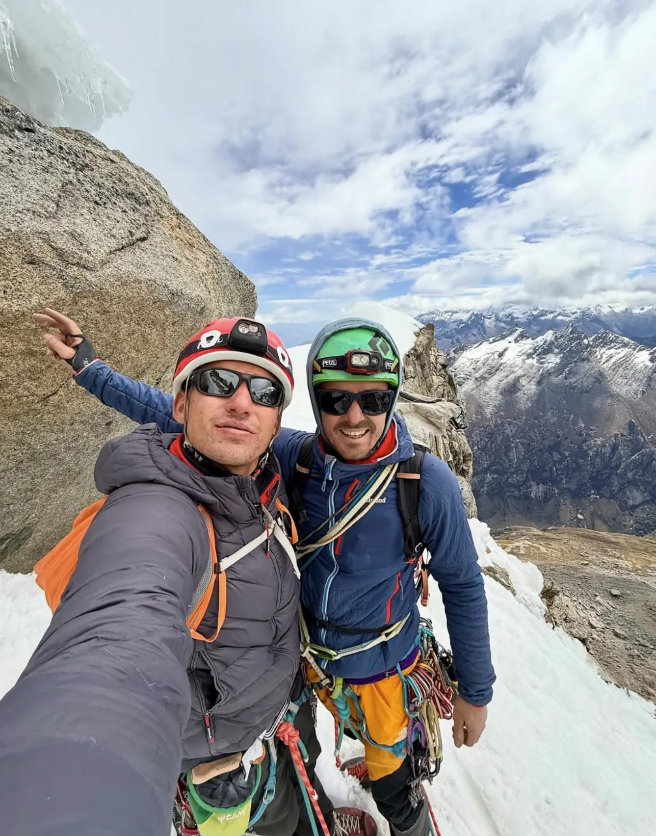 Nouvel itinéraire sur le Nevado Cashan (5686m) au Pérou par Manuel López et Alex Úbeda, dédié à l'alpiniste espagnol Carlos Suárez