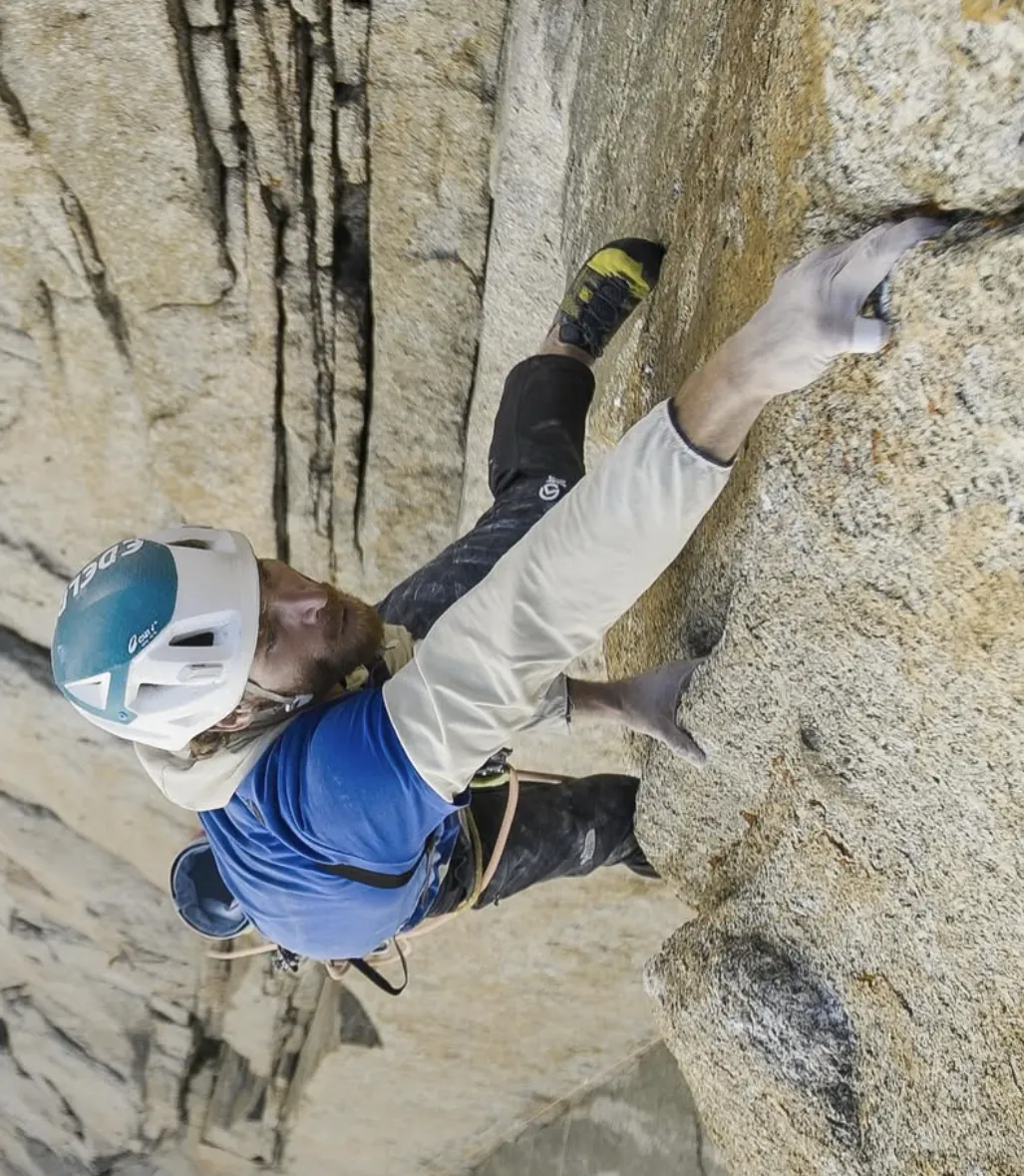 James Pearson a fait une répétition audacieuse de Crac an Meistri (E9) sur l'ardoise de Llanberis au Pays de Galles