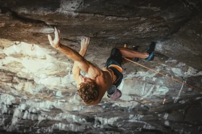 Dylan Chuat a gravi Move (9b+) à Flatanger, en Norvège, l'une des voies les plus difficiles d'Adam Ondra.