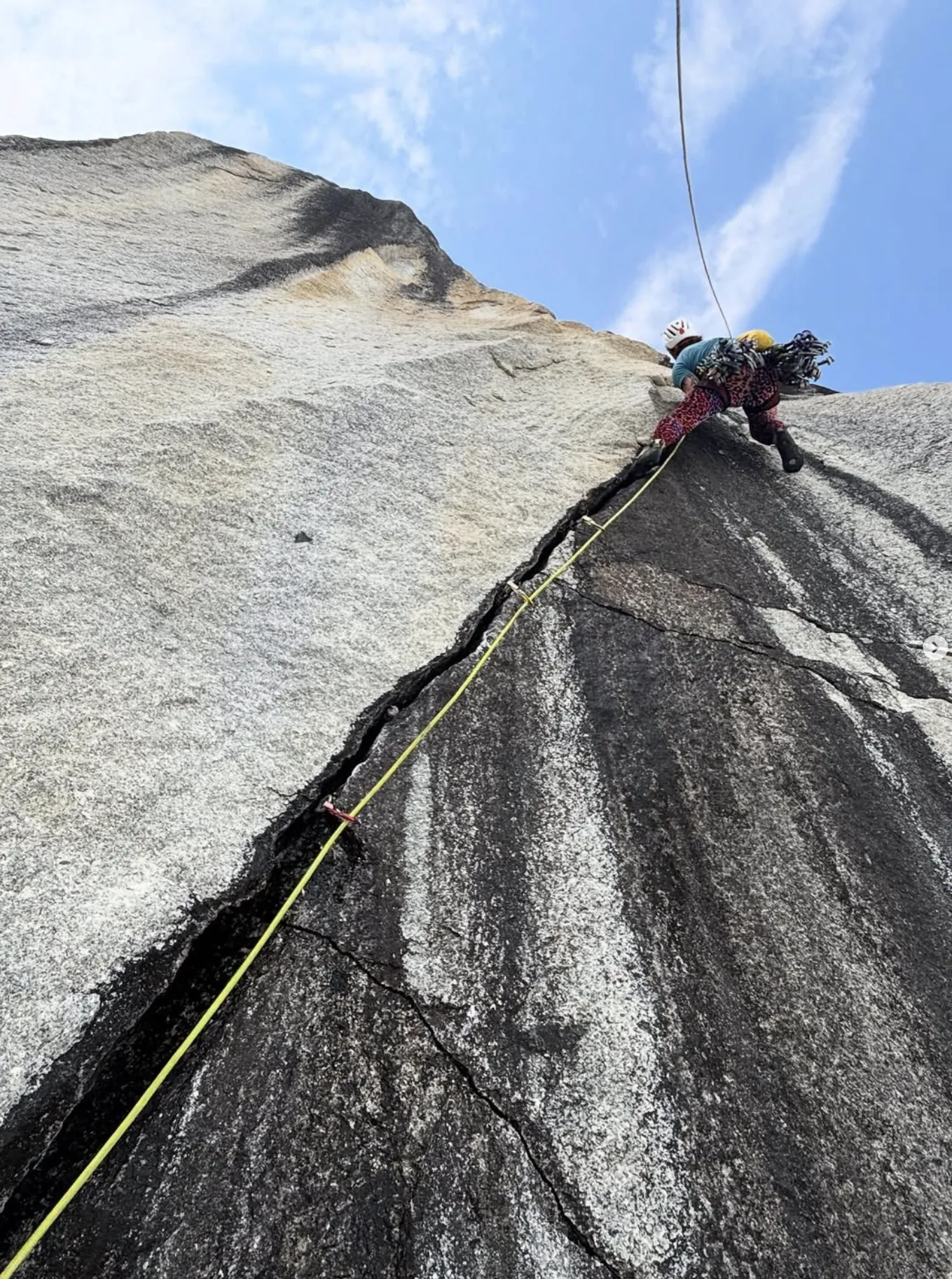 Balin Miller, un grimpeur alaskien de 23 ans, est décédé alors qu'il effectuait en solo la route Sea of Dreams à El Capitan, dans le parc national de Yosemite.