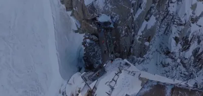 La passerelle de l'Aiguille du Midi du Mont Blanc remplacée après 70 ans