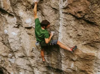 Jonathan Siegrist hat in einer einzigen Woche vier Routen im Schwierigkeitsgrad 5.14+ geklettert.