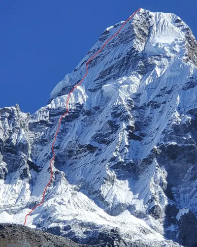 Ukrajinci zdolali novou cestu "Chegi" na západní stěně Ama Dablam v alpském stylu.